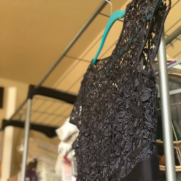 Cap sleeve lace and flutter gown - Picture 7 of 7